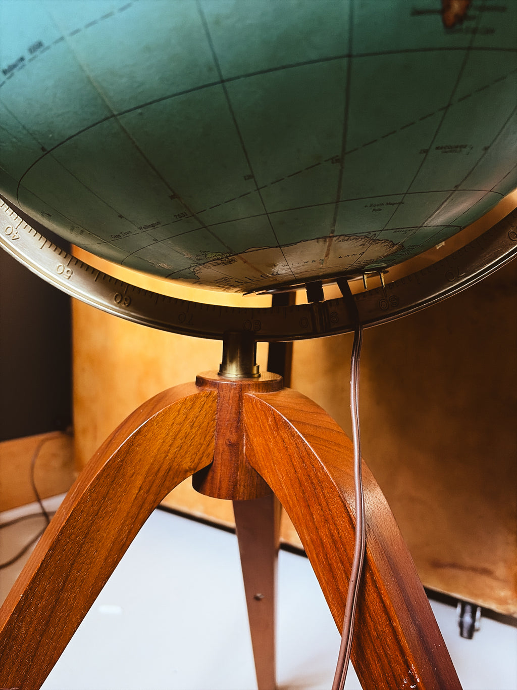 Rand McNally Illuminated Globe